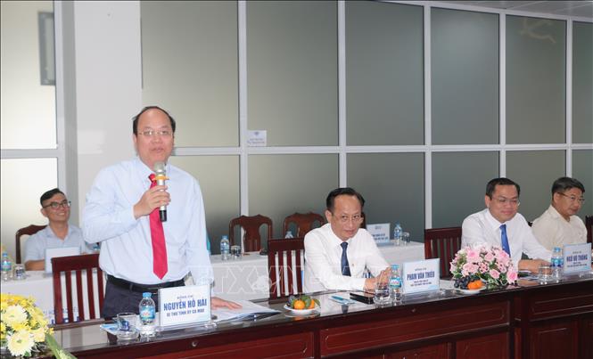 Ông Nguyễn Hồ Hải, Bí thư Tỉnh ủy Cà Mau phát biểu tại lễ ký kết. Ảnh: Tuấn Kiệt - TTXVN