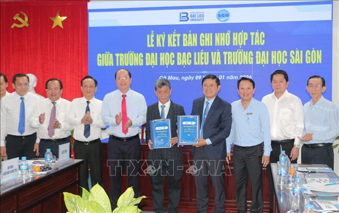 Quang cảnh lễ ký kết giữa Trường Đại học Bạc Liêu (tỉnh Cà Mau) và Đại học Sài Gòn (Thành phố Hồ Chí Minh). Ảnh: Tuấn Kiệt - TTXVN