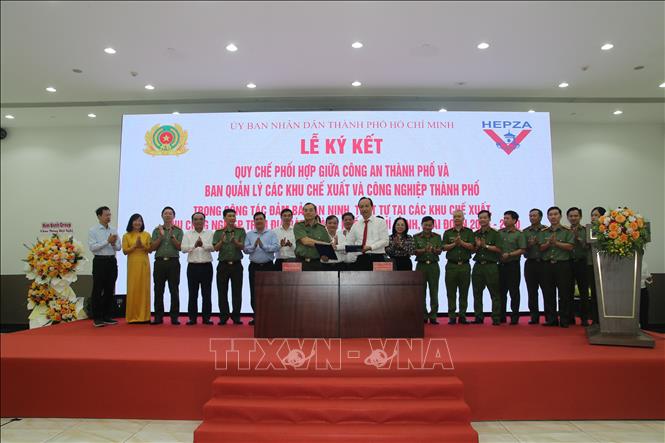 Quang cảnh Lễ ký kết. Ảnh: Huyền Trang - TTXVN