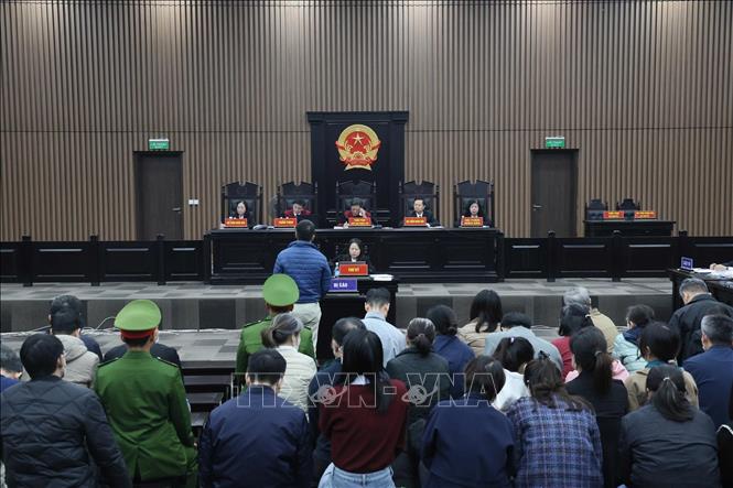 Các bị cáo tham gia đối đáp với quan điểm luận tội của đại diện Viện Kiểm sát. Ảnh: Kim Anh – TTXVN