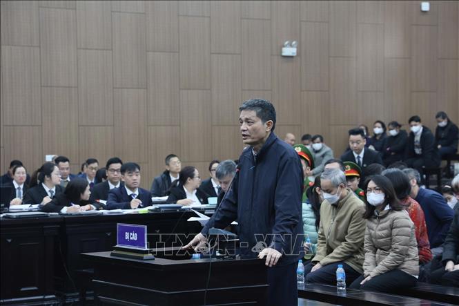 Cựu Cục trưởng Cục An toàn thực phẩm Nguyễn Thanh Phong trình bày tại phiên tòa. Ảnh: Kim Anh – TTXVN
