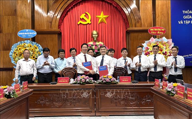 Hai bên ký kết hợp tác thỏa thuận hợp tác chuyển đổi số giai đoạn 2026-2030, định hướng đến năm 2035. Ảnh: Hồng Nhung - TTXVN