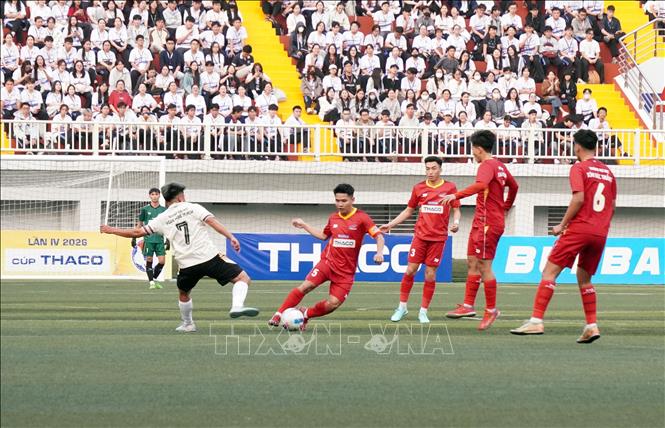 Trận thi đấu giữa Trường Đại học Tôn Đức Thắng (áo đỏ) và Trường Đại học Ngân hàng Thành phố Hồ Chí Minh với kết quả chung cuộc 6-0 nghiêng về Trường Đại học Tôn Đức Thắng. Ảnh: Trung Tuyến – TTXVN