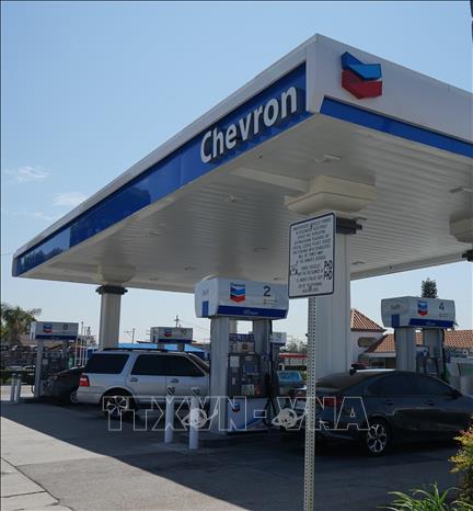 Một trạm xăng của công ty dầu khí Chevron ở California, Mỹ. Ảnh: THX/TTXVN