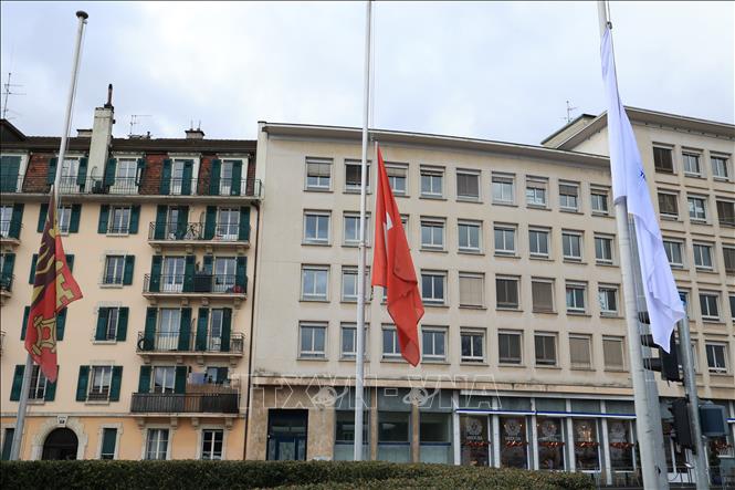 Treo cờ rủ tại các cơ quan của Thụy Sĩ và LHQ trong ngày Quốc tang tưởng nhớ nạn nhân. Ảnh: Anh Hiển - PV TTXVN tại Thụy Sĩ 