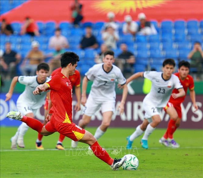 U23 Captain Khuat Van Quang scores the opening goal for Vietnam. VNA/Photo by courtesy