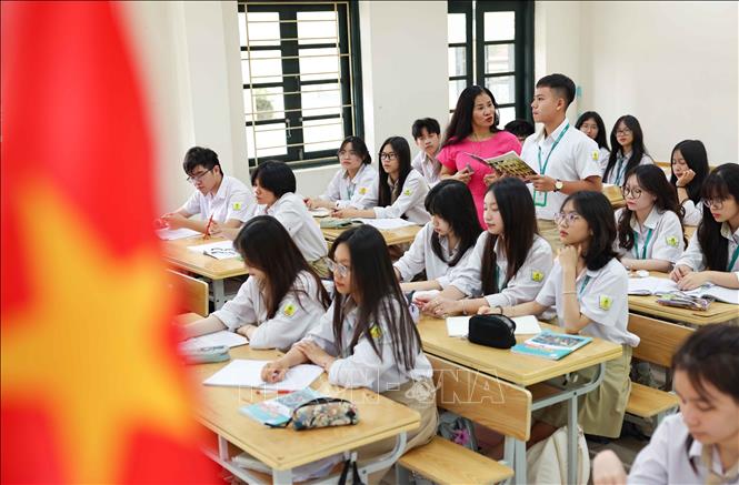 Kết quả quan trọng đầu tiên trong nhiệm kỳ 2021 - 2025 là đột phá trong xây dựng thể chế, tạo hành lang pháp lý để thực hiện đổi mới và phát triển GD-ĐT. Khung khổ pháp lý được rà soát tổng thể, từng bước hoàn thiện, với việc tham mưu sửa đổi, bổ sung và ban hành các luật, nghị định, thông tư trong lĩnh vực GD-ĐT. Ảnh: Thanh Tùng - TTXVN