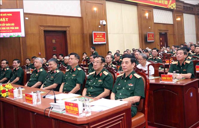 Đại tướng Phan Văn Giang (ngoài cùng, bên phải), Phó Bí thư Quân ủy Trung ương, Ủy viên Bộ Chính trị, Bộ trưởng Bộ Quốc phòng cùng các Thứ trưởng Bộ Quốc phòng dự buổi gặp mặt. Ảnh: Xuân Khu-TTXVN