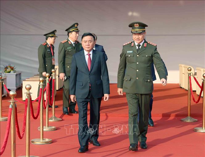 Thường trực Ban Bí thư Trần Cẩm Tú dự Lễ xuất quân, diễn tập phương án bảo đảm an ninh, trật tự Đại hội đại biểu toàn quốc lần thứ XIV của Đảng. Ảnh: Phương Hoa - TTXVN