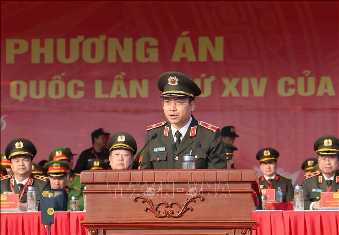 Thiếu tướng Nguyễn Quốc Toản, Chánh Văn phòng Bộ Công an trình bày báo cáo tại buổi lễ. Ảnh: Phương Hoa - TTXVN