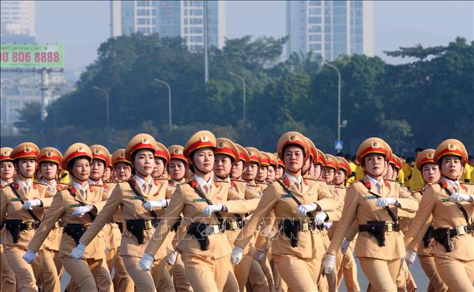 Khối nữ Cảnh sát giao thông tham gia duyệt đội ngũ tại buổi lễ. Ảnh: Phạm Kiên - TTXVN
