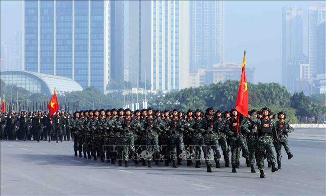 Khối nam Cảnh sát đặc nhiệm thuộc Bộ Tư lệnh Cảnh sát Cơ động tham gia duyệt đội ngũ. Ảnh: Phạm Kiên - TTXVN