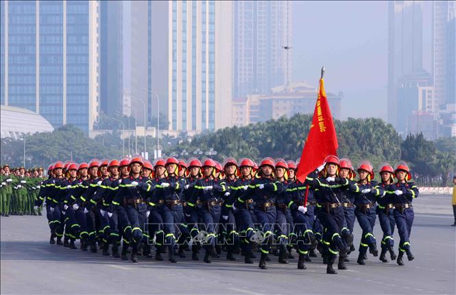 Khối nam sĩ quan Cảnh sát Phòng cháy, chữa cháy tham gia duyệt đội ngũ. Ảnh: Phạm Kiên - TTXVN
