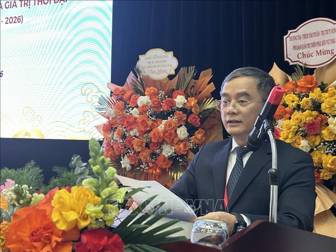 Phó Giáo sư, Tiến sĩ Nguyễn Tiến Vinh, Viện trưởng Viện Trần Nhân Tông, Đại học Quốc gia Hà Nội, phát biểu tại Hội thảo. Ảnh: Diệu Thúy - TTXVN