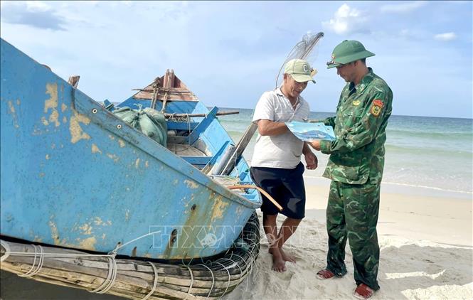 Qua chương trình “Thứ Bảy về bản” đã có hơn 320 buổi tuyên truyền, vận động nhân dân biên giới chấp hành các chủ trương của Đảng, pháp luật của Nhà nước. Ảnh: Võ Dung - TTXVN