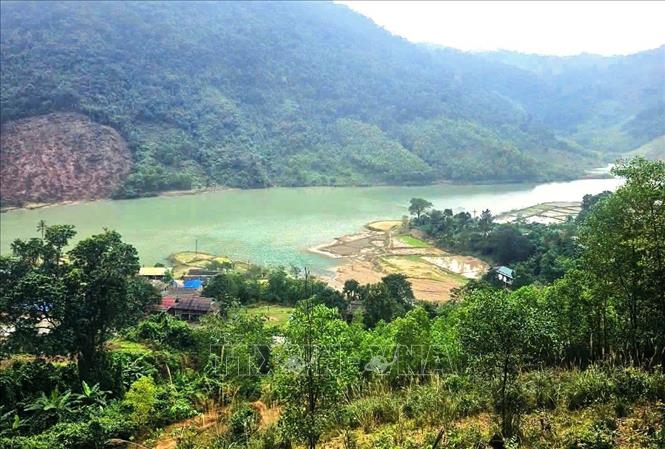 Lực lượng chức năng tiếp tục mở rộng phạm vi, khu vực tìm kiếm, quy tập hài cốt liệt sĩ. Ảnh: TTXVN phát