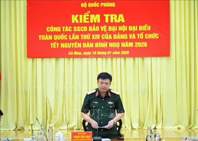 Thiếu tướng Phạm Văn Hoạt, Phó Cục trưởng Cục Tác chiến, Bộ Tổng tham mưu, phát biểu kết luận kiểm tra. Ảnh: Chanh Đa-TTXVN 