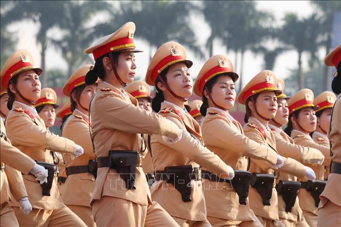 Khối nữ Cảnh sát giao thông tham gia duyệt đội ngũ. Ảnh: Phương Hoa - TTXVN