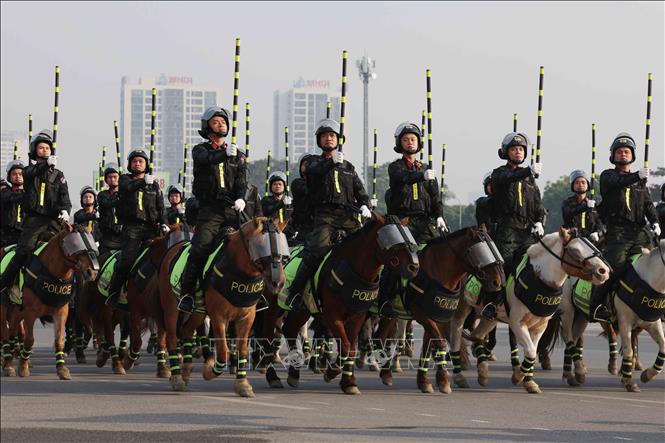 Khối cảnh sát cơ động Kỵ binh tham gia duyệt đội ngũ. Ảnh: Phương Hoa - TTXVN