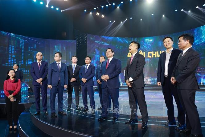 Thủ tướng Phạm Minh Chính kiểm tra cơ sở vật chất, hạ tầng của Đài truyền hình Việt Nam. Ảnh: Dương Giang-TTXVN
