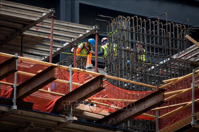 (Tư liệu) Công nhân làm việc tại công trường xây dựng ở New York, Mỹ. Ảnh: THX/TTXVN