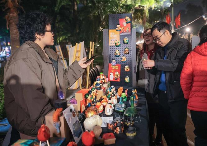 A lot of people take part in the programme's activities. VNA Photo