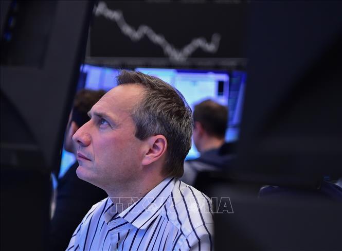 Giao dịch viên tại sàn chứng khoán Frankfurt, Đức. Ảnh: THX/TTXVN