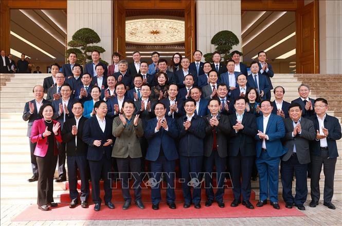 Thủ tướng Phạm Minh Chính với lãnh đạo các Đảng bộ trực thuộc Đảng bộ Chính phủ. Ảnh: Dương Giang-TTXVN
