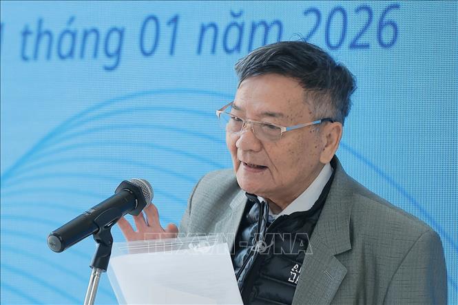 Nhà báo, Nghệ sĩ nhiếp ảnh Ngô Minh Đạo, tác giả cuốn sách ảnh “90 Gương mặt thân quen” phát biểu. Ảnh: Minh Quyết –TTXVN