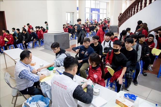 Tình nguyện viên đến hiến máu trong ngày khai mạc. Ảnh: TTXVN phát