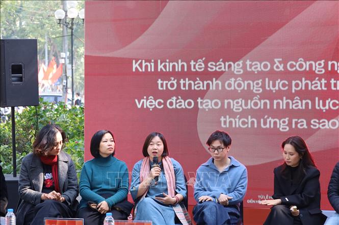 Giảng viên Khoa Công nghiệp văn hoá và di sản Lư Thị Thanh Lê chia sẻ tại Toạ đàm. Ảnh: Tuyết Mai - TTXVN