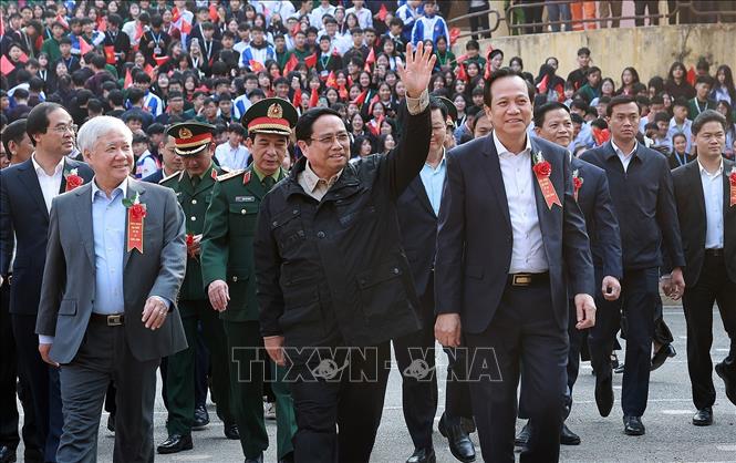 Thủ tướng Phạm Minh Chính đến dự lễ khởi công Dự án đầu tư cơ sở vật chất cho trường phổ thông vùng cao Việt Bắc, Thái Nguyên. Ảnh: Dương Giang-TTXVN 
