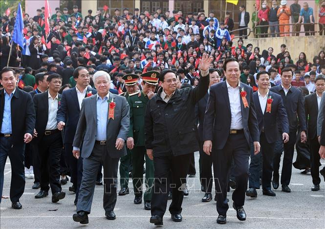 Thủ tướng Phạm Minh Chính đến dự lễ khởi công Dự án đầu tư cơ sở vật chất cho trường phổ thông vùng cao Việt Bắc, Thái Nguyên. Ảnh: Dương Giang-TTXVN 
