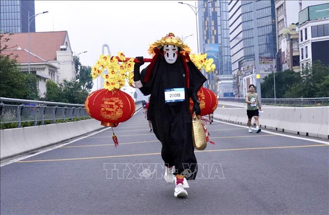 A runner in a cosplay at the event. VNA Photo: Trung Tuyến