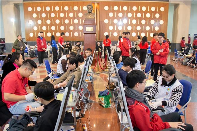 Volunteers donate their blood at the event. VNA Photo/Photo by courtesy