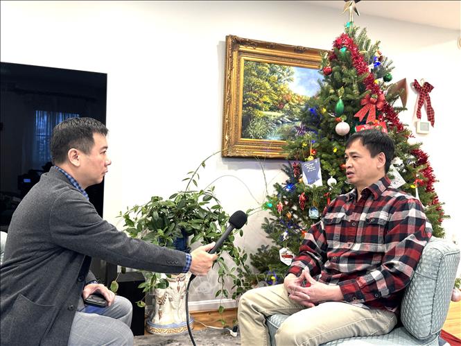 Luật sư Đặng Chiến Thắng, sinh sống tại Thành phố Rockville, bang Maryland, chia sẻ cảm nghĩ với phóng viên TTXVN về Đại hội đại biểu toàn quốc lần thứ XIV của Đảng Cộng sản Việt Nam. Ảnh: Đoàn Hùng - P/v TTXVN tại Mỹ