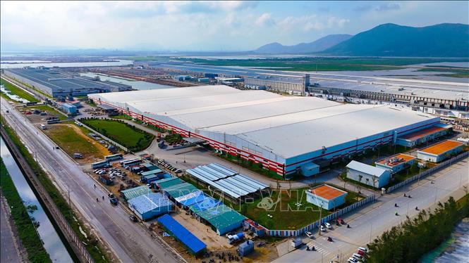 Khu kinh tế Vũng Áng hiện có nhiều nhà máy sản xuất công nghiệp quy mô lớn đã đi vào hoạt động. Ảnh: Hữu Quyết - TTXVN