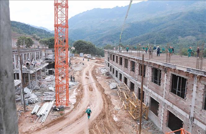 Dự án có quy mô 30 lớp học đảm bảo đồng bộ đầy đủ cơ sở vật chất dành cho 1.000 học sinh cấp Tiểu học và THCS trên địa bàn. Ảnh: Quý Trung – TTXVN
