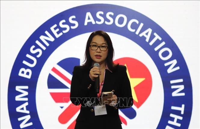 Bà Nguyễn Thị Li Lê, Chủ tịch VBUK nhiệm kỳ 2026-2029, công bố những nội dung chính trong kế hoạch hoạt động của Hội trong năm 2026. Ảnh Hữu Tiến - PV TTXVN tại Anh