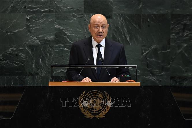 Chủ tịch Hội đồng Tổng thống Yemen Rashad Al-Alimi phát biểu tại Khóa họp 80 Đại hội đồng LHQ ở New York, Mỹ ngày 25/9/2025. Ảnh: THX/TTXVN