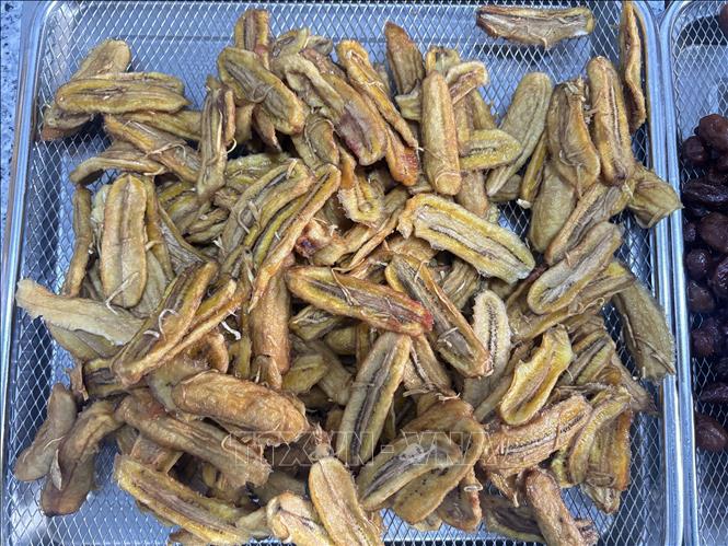 Nguồn nguyên liệu chuối, cóc non, xoài cát chu được sản xuất tại các vườn sinh thái, theo hướng hữu cơ.Ảnh: Hồng Nhung - TTXVN