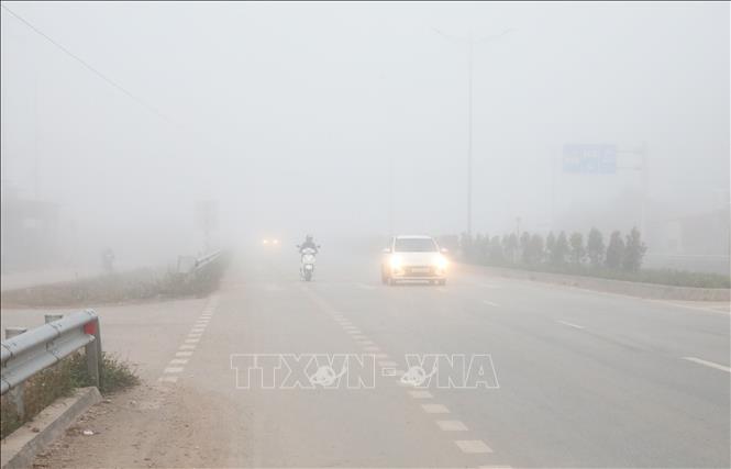 Nhiệt độ xuống thấp, trên địa bàn tỉnh Lạng Sơn những ngày qua đã xuất hiện sương mù dày đặc tại nhiều khu vực. Ảnh: Văn Đạt - TTXVN