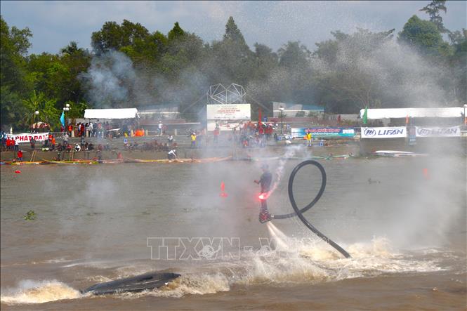 Các lễ hội trên địa bàn thành phố thu hút đông khách du lịch. Ảnh: Nguyễn Hằng - TTXVN