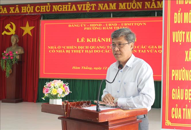 Ông Nguyễn Minh, Phó Chủ tịch UBND tỉnh Lâm Đồng phát biểu tại lễ khánh thành nhà ở “Chiến dịch Quang Trung” tại phường Hàm Thắng. Ảnh: Hồng Hiếu - TTXVN
