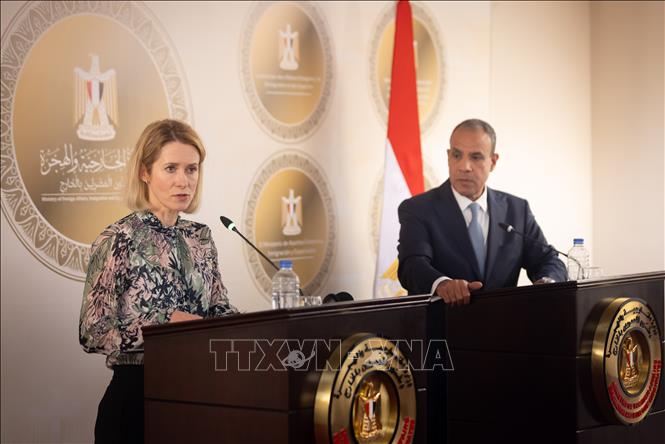 Ngoại trưởng Ai Cập Badr Abdelatty (phải) trong cuộc họp báo với Đại diện cấp cao về an ninh và chính sách đối ngoại của EU Kaja Kallas tại Cairo. Ảnh: europa.eu/TTXVN