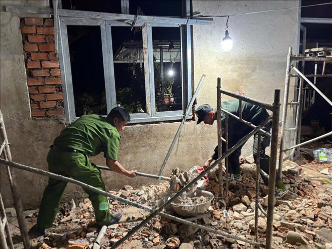 Các lực lượng Công an tỉnh Lâm Đồng tập trung làm cả ngày và đêm để Chiến dịch Quang Trung hoàn thành trước thời hạn. Ảnh: TTXVN phát