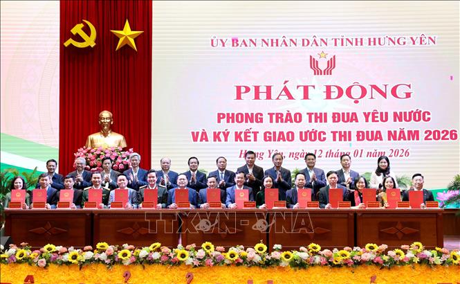 Đại diện các Khối thi đua ký kết giao ước thi đua, quyết tâm hoàn thành các chỉ tiêu, nhiệm vụ năm 2026. Ảnh: Thế Duyệt – TTXVN