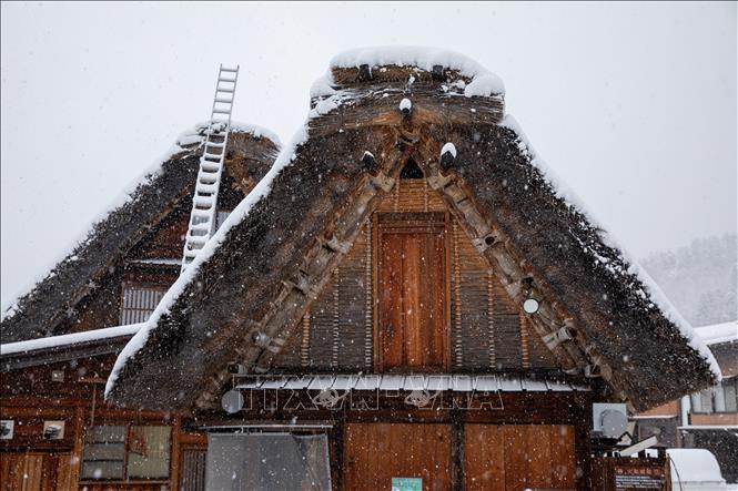 Shirakawago trong nhiều thế kỷ gần như tách khỏi thế giới bên ngoài, giúp bảo tồn được kiến trúc 
