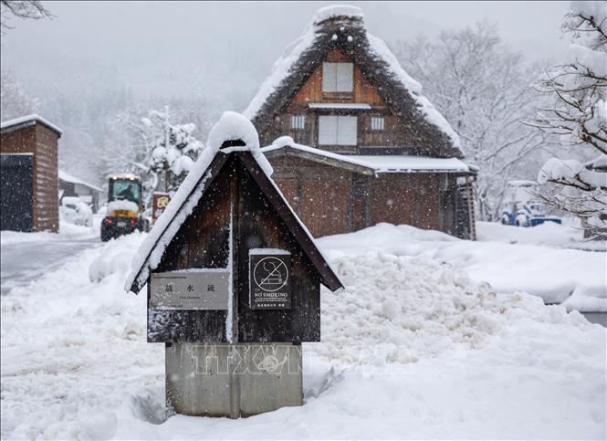 Trạm cứu hoả thông minh trong làng cũng được thiết kế theo kiến trúc “gassho-zukuri”. Ảnh: Xuân Giao – PV TTXVN tại Nhật Bản