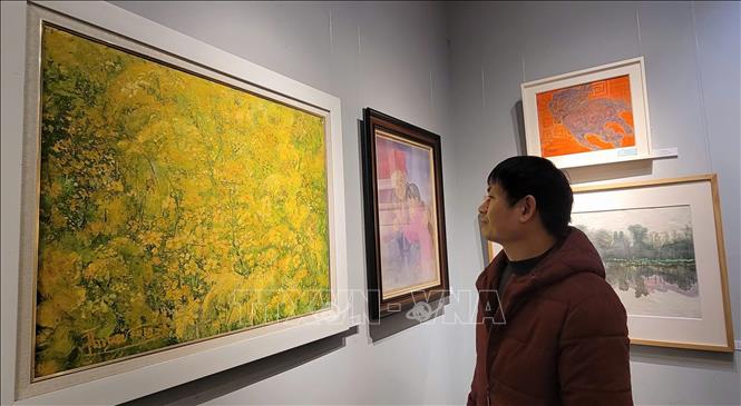 Khách tham quan triển lãm. Ảnh: Phương Thanh-TTXVN